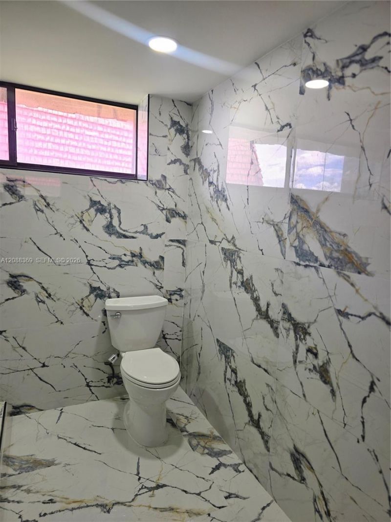 840 NE 199th St, Unit 208B, Miami, FL 33179 Photo