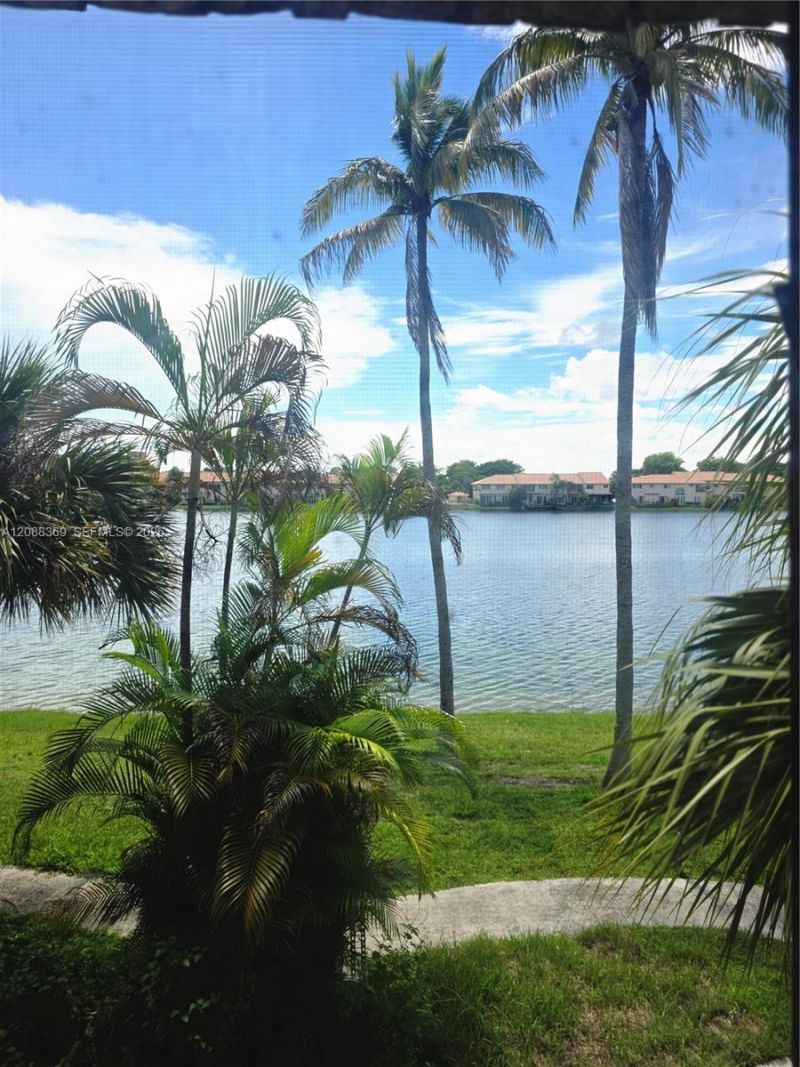 840 NE 199th St, Unit 208B, Miami, FL 33179 Photo