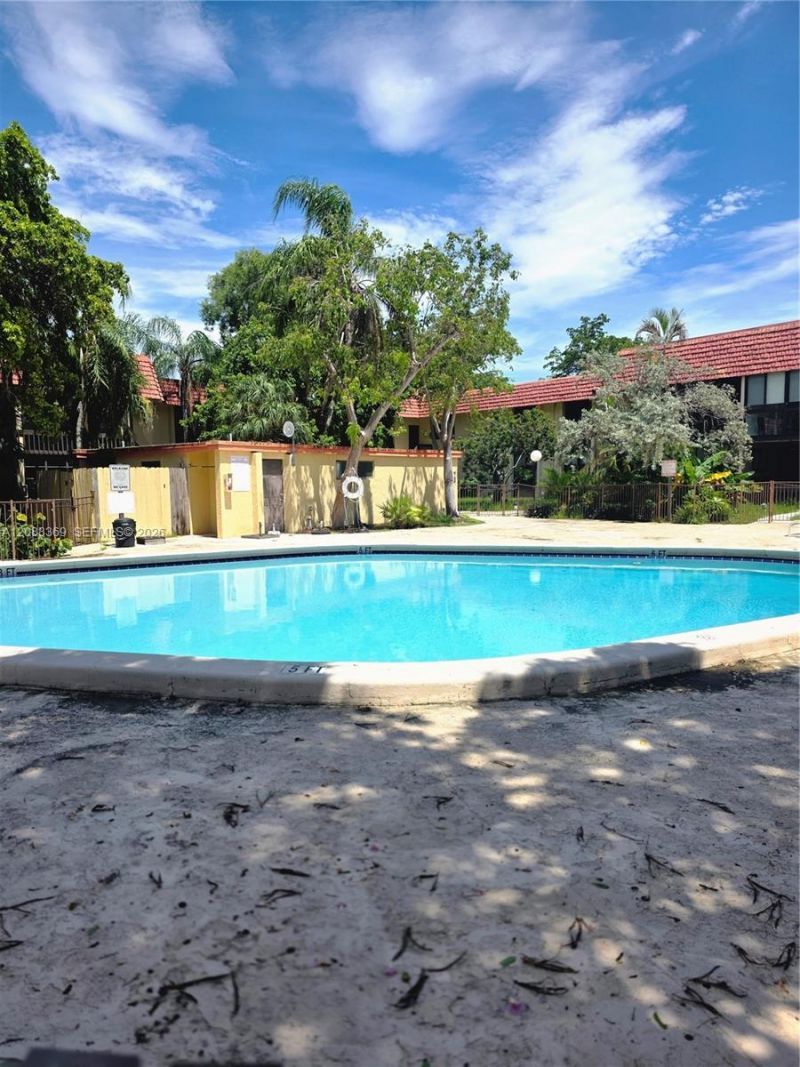 840 NE 199th St, Unit 208B, Miami, FL 33179 Photo