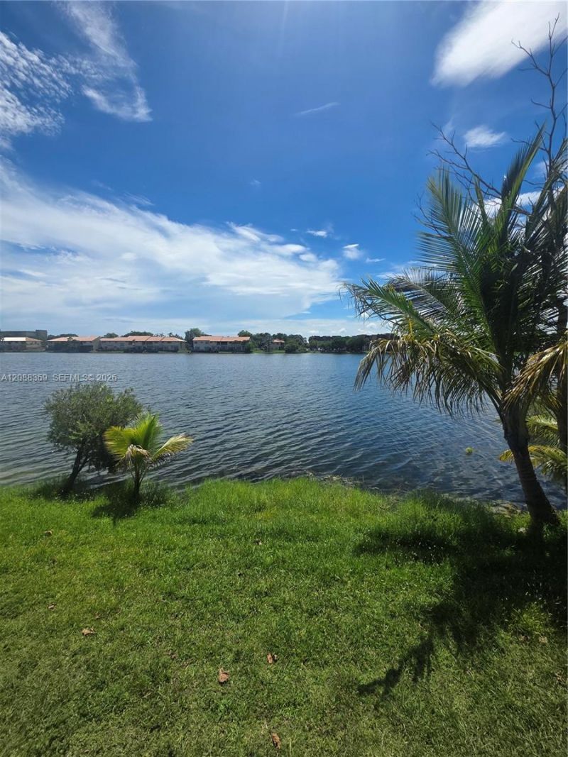 840 NE 199th St, Unit 208B, Miami, FL 33179 Photo