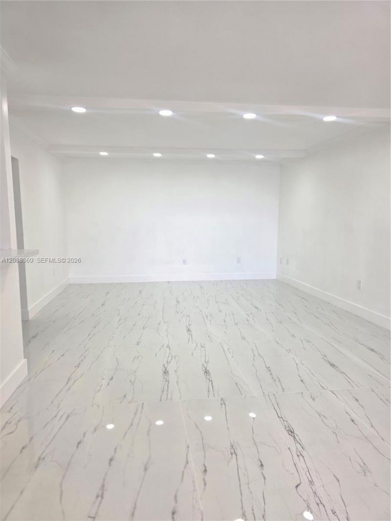 840 NE 199th St, Unit 208B, Miami, FL 33179 Photo
