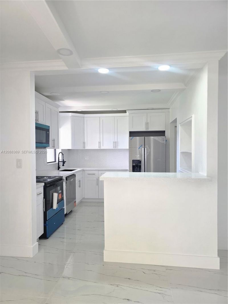 840 NE 199th St, Unit 208B, Miami, FL 33179 Photo