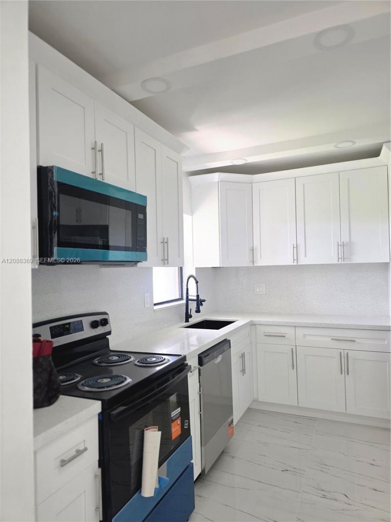 840 NE 199th St, Unit 208B, Miami, FL 33179 Photo