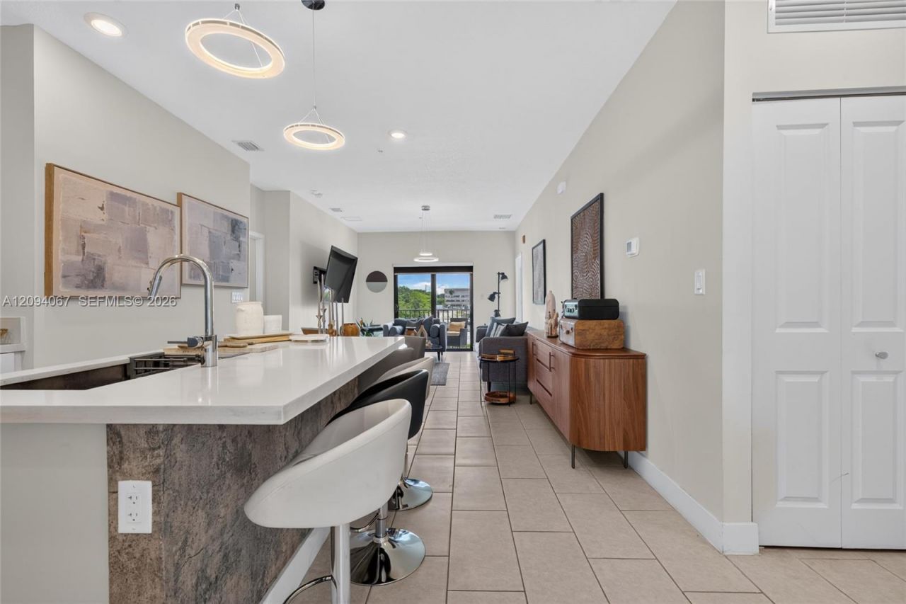 8167 NW 41st St , Unit E-208, Doral, FL 33166 Photo