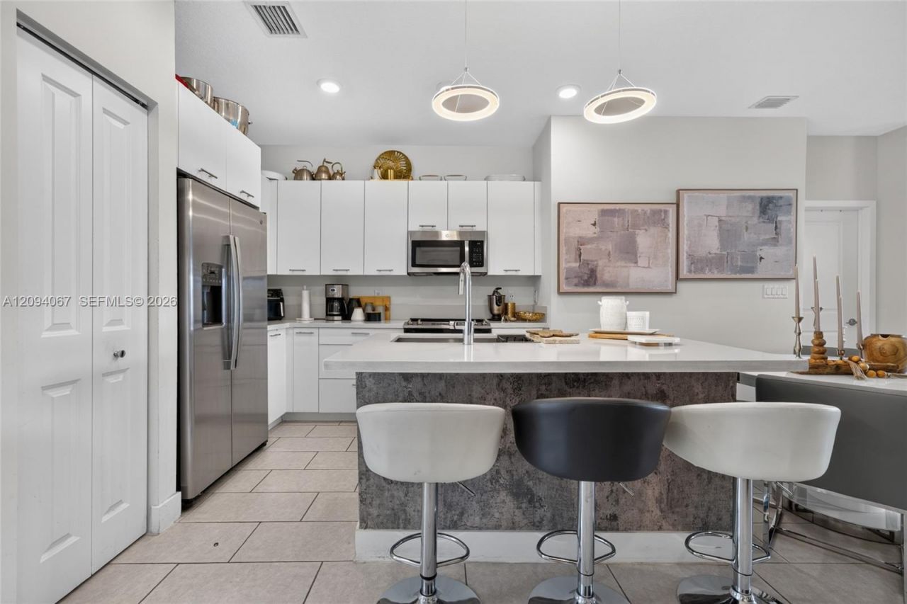 8167 NW 41st St , Unit E-208, Doral, FL 33166 Photo