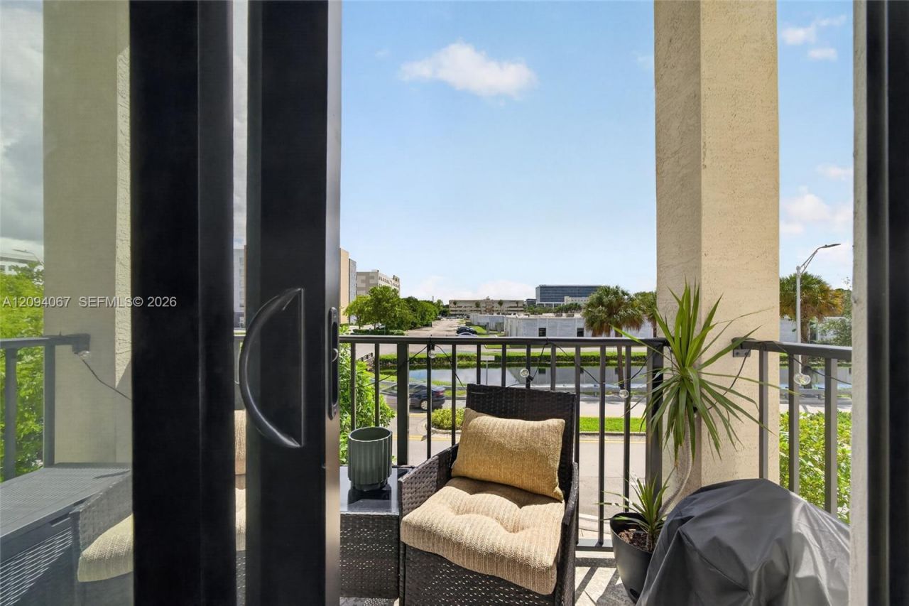 8167 NW 41st St , Unit E-208, Doral, FL 33166 Photo