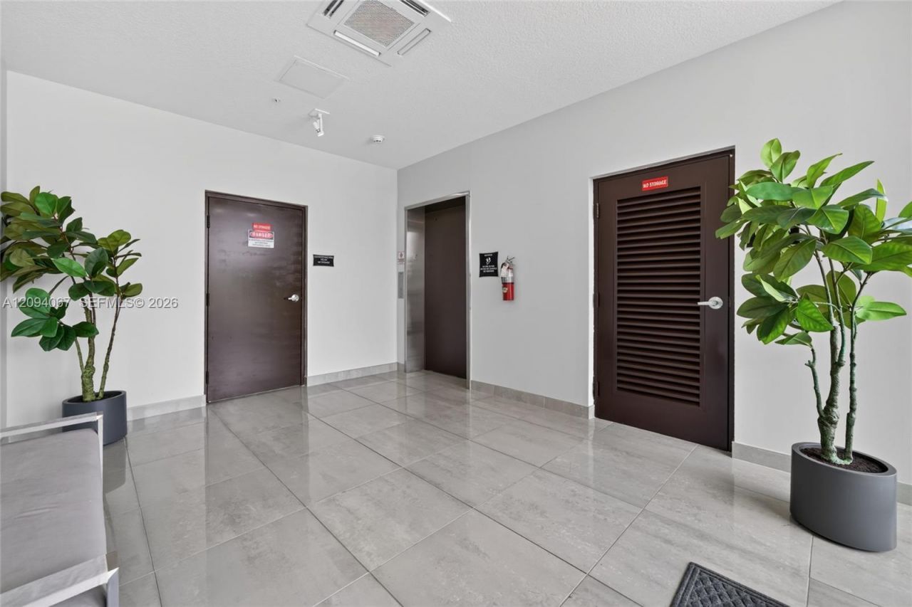 8167 NW 41st St , Unit E-208, Doral, FL 33166 Photo