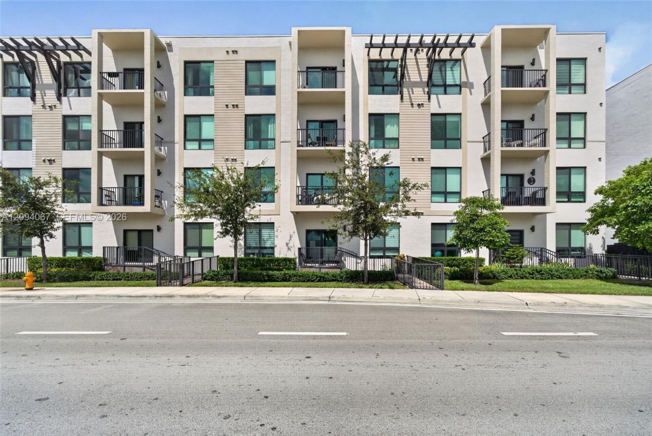 8167 NW 41st St , Unit E-208, Doral, FL 33166 Photo