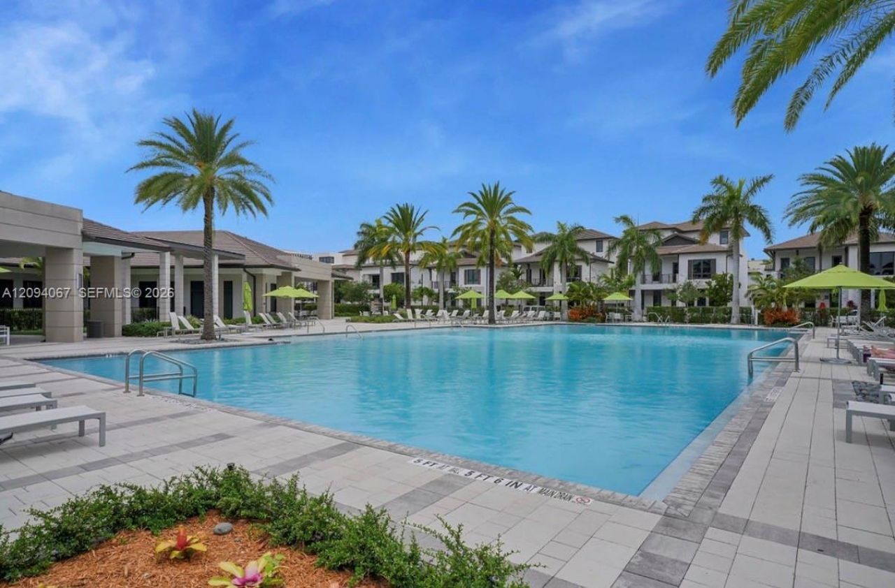8167 NW 41st St , Unit E-208, Doral, FL 33166 Photo