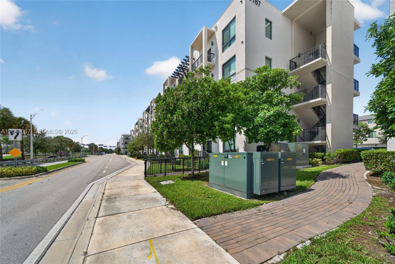 8167 NW 41st St , Unit E-208, Doral, FL 33166 Photo