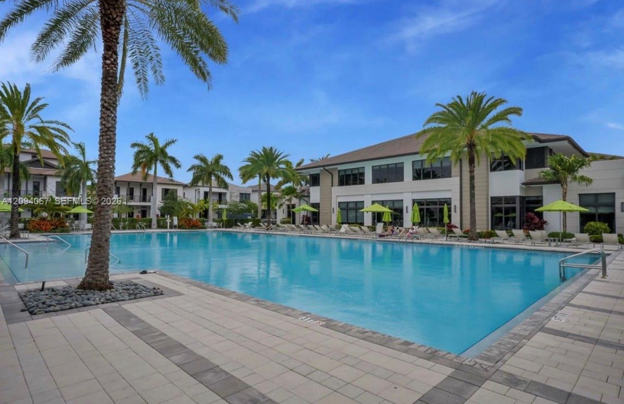 8167 NW 41st St , Unit E-208, Doral, FL 33166 Photo