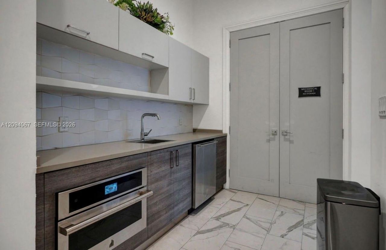 8167 NW 41st St , Unit E-208, Doral, FL 33166 Photo