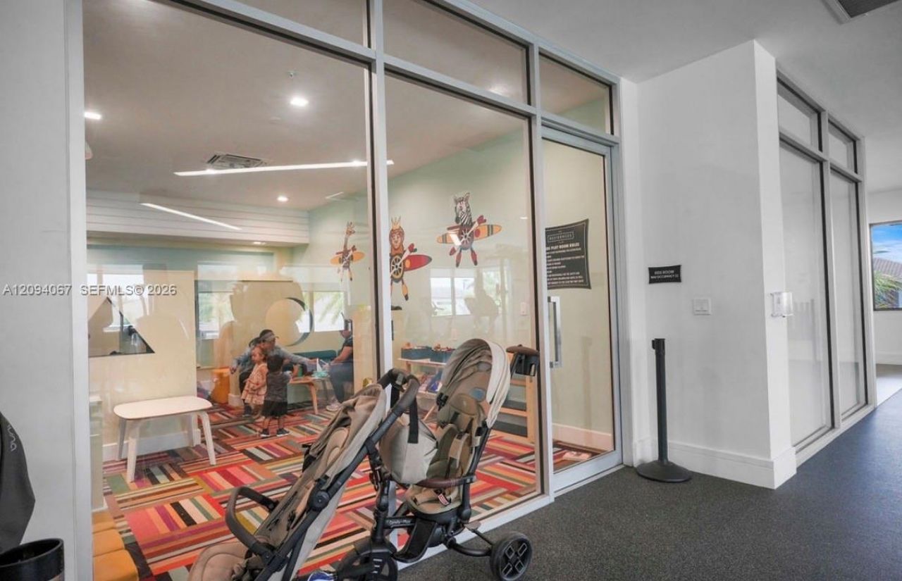 8167 NW 41st St , Unit E-208, Doral, FL 33166 Photo