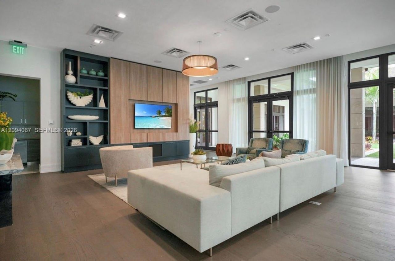 8167 NW 41st St , Unit E-208, Doral, FL 33166 Photo