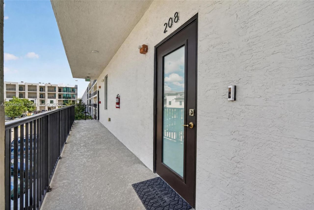 8167 NW 41st St , Unit E-208, Doral, FL 33166 Photo