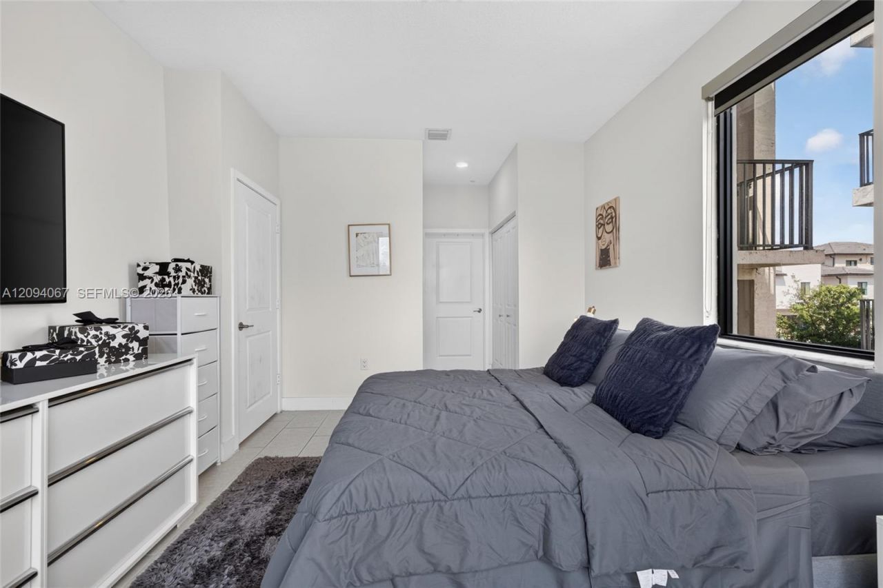 8167 NW 41st St , Unit E-208, Doral, FL 33166 Photo