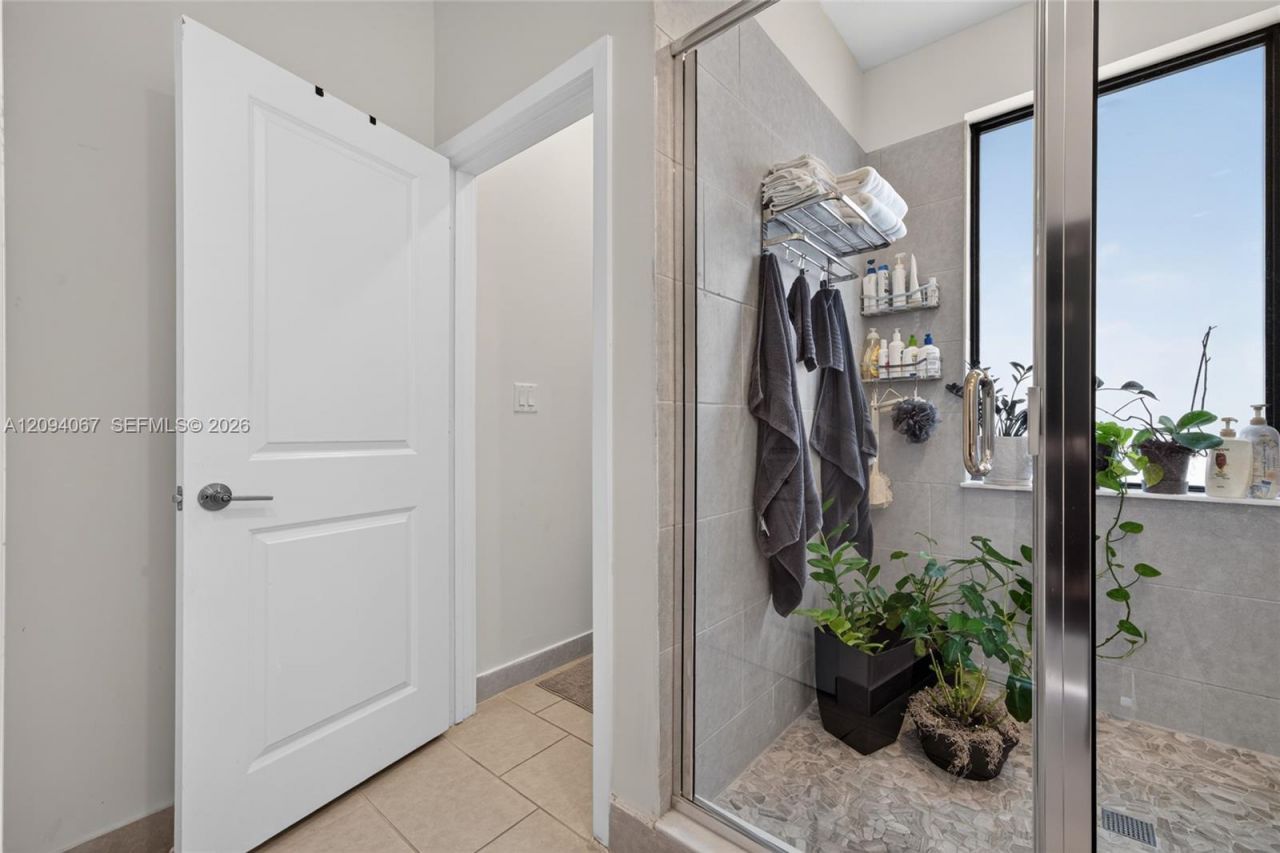8167 NW 41st St , Unit E-208, Doral, FL 33166 Photo