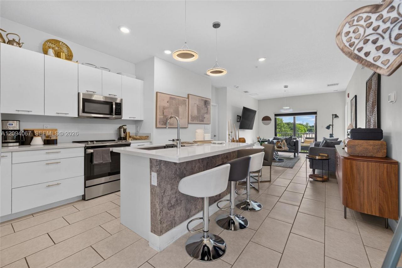8167 NW 41st St , Unit E-208, Doral, FL 33166 Photo