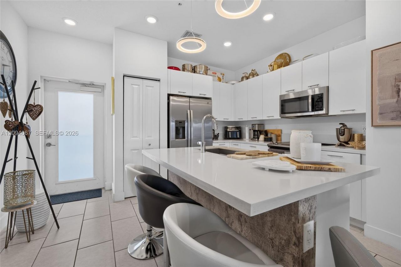 8167 NW 41st St , Unit E-208, Doral, FL 33166 Photo