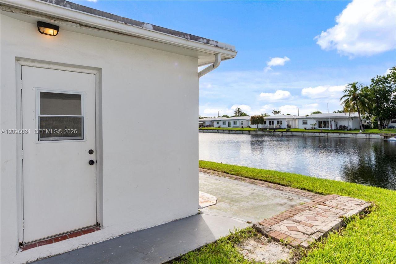 8300 NW 59th Street, Tamarac, FL 33321 Photo