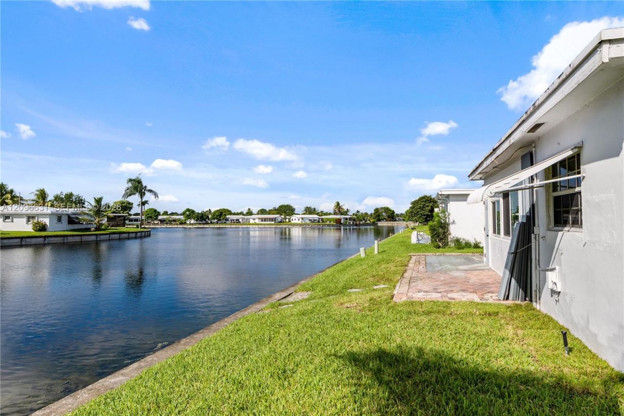 8300 NW 59th Street, Tamarac, FL 33321 Photo