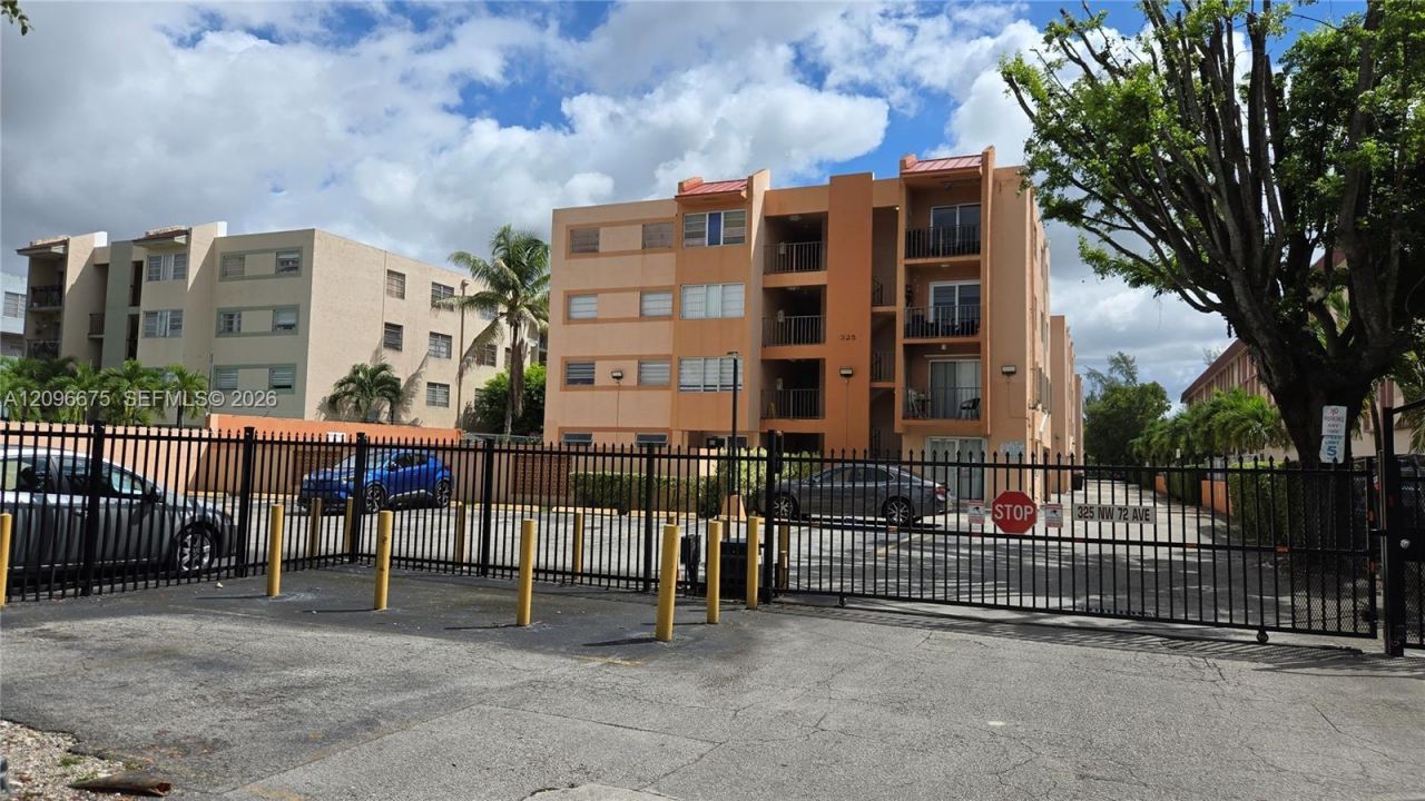 325 NW 72nd Ave, Unit 301, Miami, FL 33126 Main Photo