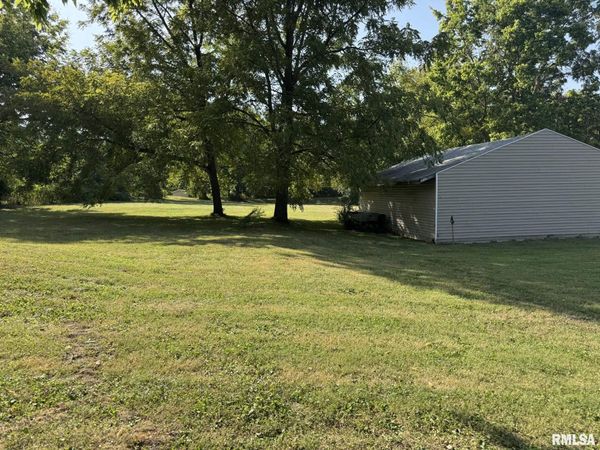 121 N ELM Street, Winchester, IL 62694