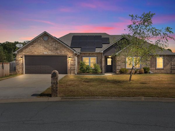 135 Harvick Circle, Cabot, AR 72023