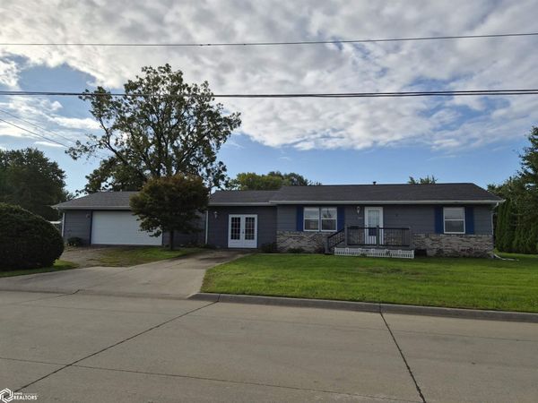908 M Avenue W, Oskaloosa, IA 52577