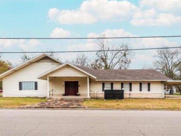 508 Monroe Street , Deport, TX 75435