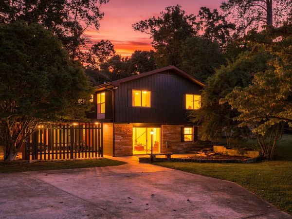2470 Eastbrook Rd, Estill Springs, TN 37330