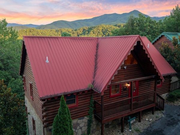 1757 Mountain Shadow Way, Gatlinburg, TN 37738