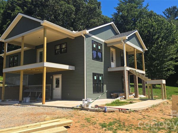 205 Forest Bend Drive , Horse Shoe, NC 28742