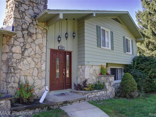1817 S Walmont Road, Jackson, Mi 49203