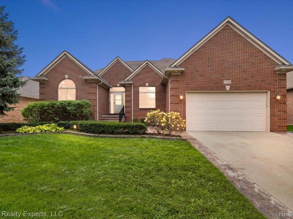 17542 Goldeneye Drive , Clinton Township, Mi 48038