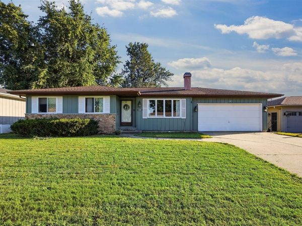 1885 28th Avenue , Marion, IA 52302