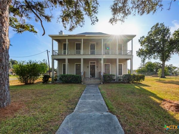 113 S Pumphrey Street , Edna, TX 77957