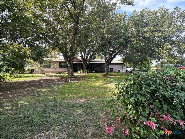 9732 Fm 621 , Staples, TX 78670