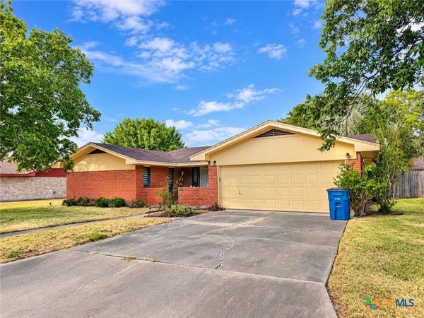 114 Linnville Drive , Port Lavaca, TX 77979