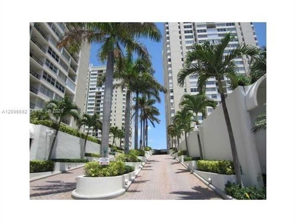 1880 S Ocean Dr , Unit 304, Hallandale Beach, FL 33009