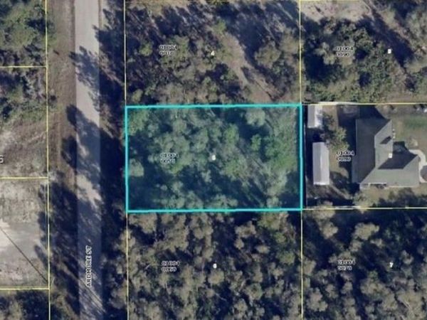909 Ardmore st , Lehigh Acres, FL 33974