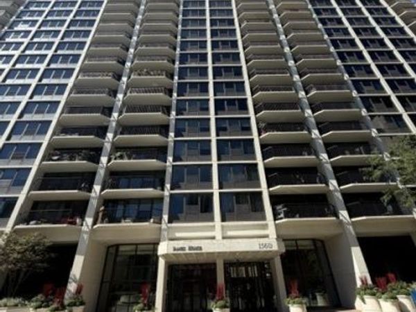 1560 N Sandburg Terrace, Unit 2808J, Chicago, IL 60614