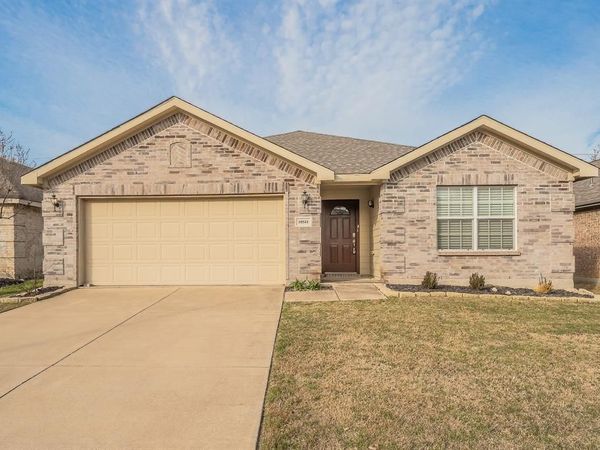 10541 Rising Knoll Lane, Fort Worth, TX 76131