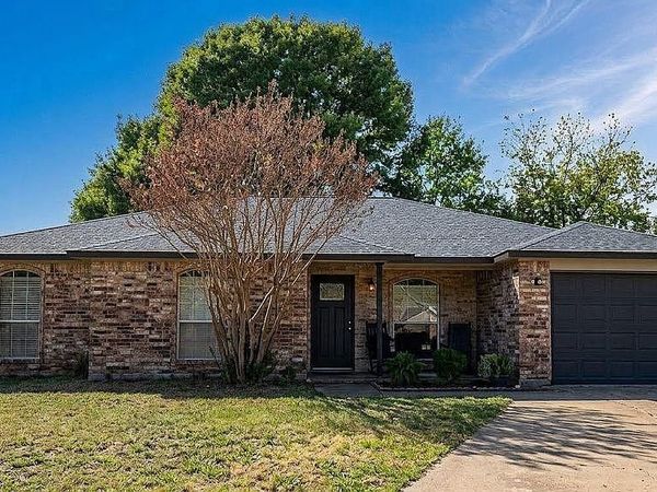 208 Tejas Drive , Glenn Heights, TX 75154