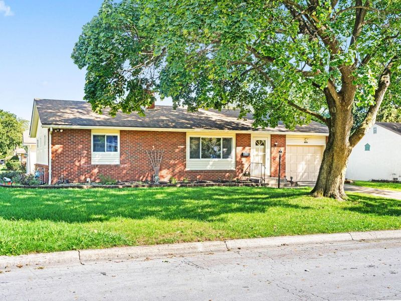 1092 Havendale Drive, Columbus, OH 43220 Photo 2