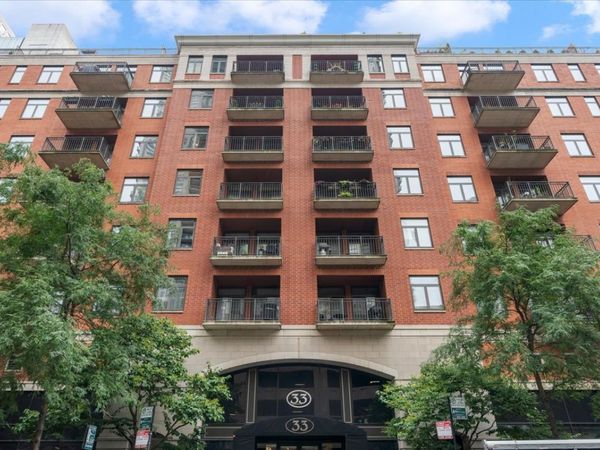 33 W Huron Street, Unit 402, Chicago, IL 60654