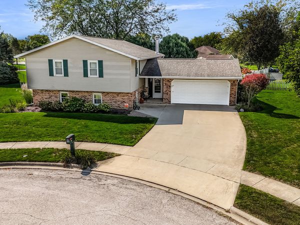 701 N Mohave Drive, Pontiac, IL 61764