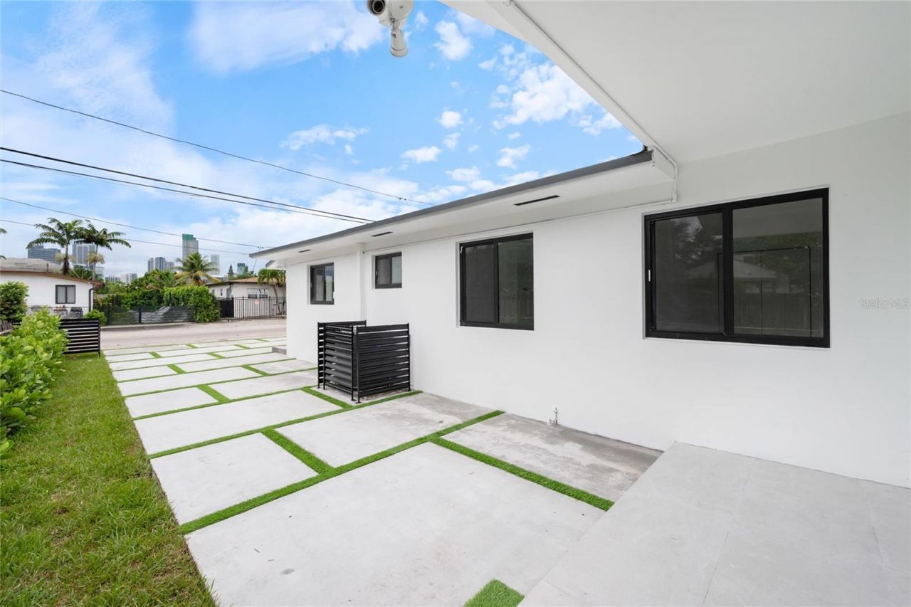 1112 SW 11th Avenue, Miami, FL 33129 Photo