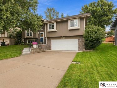 8923 N 81st Avenue, Omaha, NE 68122