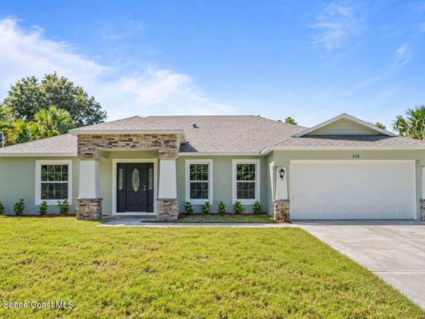574 Garrett Street SW, Palm Bay, FL 32908